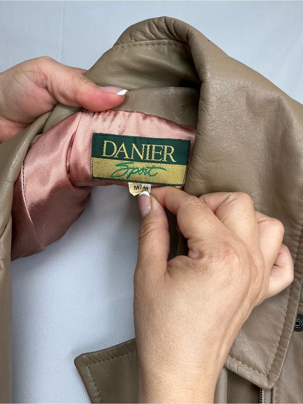 2090 - Danier Taupe Leather Jacket with Rose Lining - Picture 10 of 11